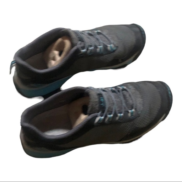 Beautiful Big Girl Tennis Shoes Size 5,5 in Excellent Used Condition - Picture 2 of 5